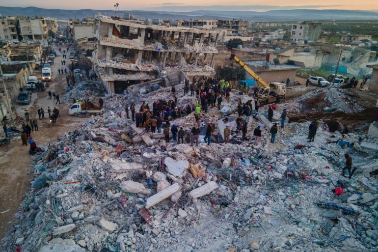 لقطات جوية صباحية وليلية تظهر آثار الدمار الكارثي الذي لحق بمدينة جنديرس شمالي حلب