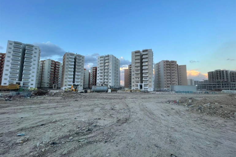 مجمع سكني متوسط الكلفة في بغداد قيد الانشاء