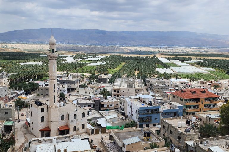فلسطين- عزيزة نوفل- صورة عامة قرية الزبيدات تظهر فيها الحدود الأردنية - الجزيرة نت