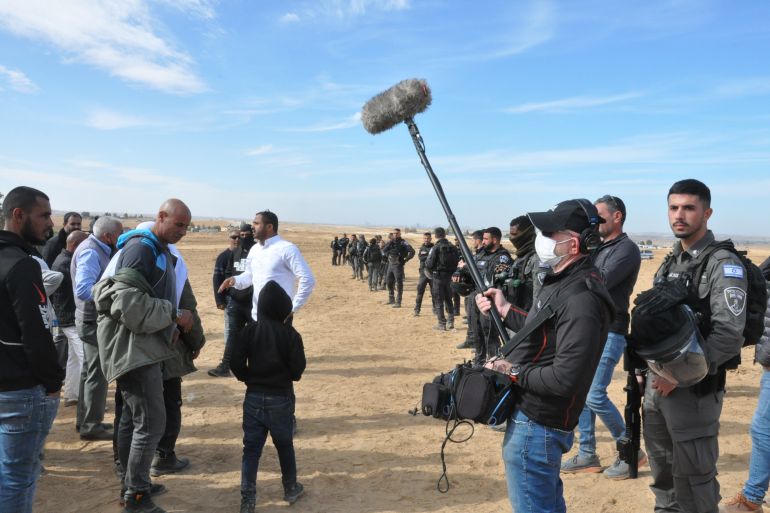 التضييق على الصحافيين من الداخل الفلسطيني خلال تغطيتهم للأحداث ولتجريف الأراضي في النقب تمهيدا لمصادرتها لأغراض استيطانية.