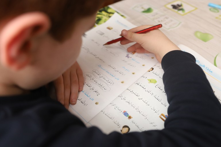 تعليم اللغة العربية للأطفال في فرنسا.. تحديات ومحاولات