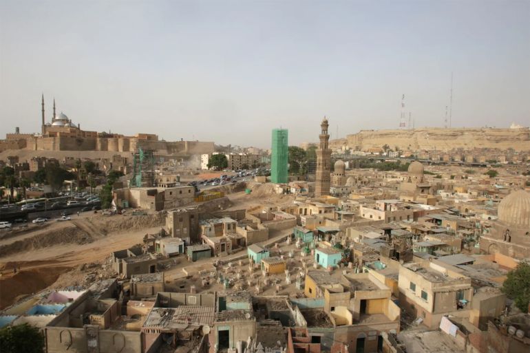 تاريخ “مدينة الموتى” في القاهرة يواجه أبدية النسيان