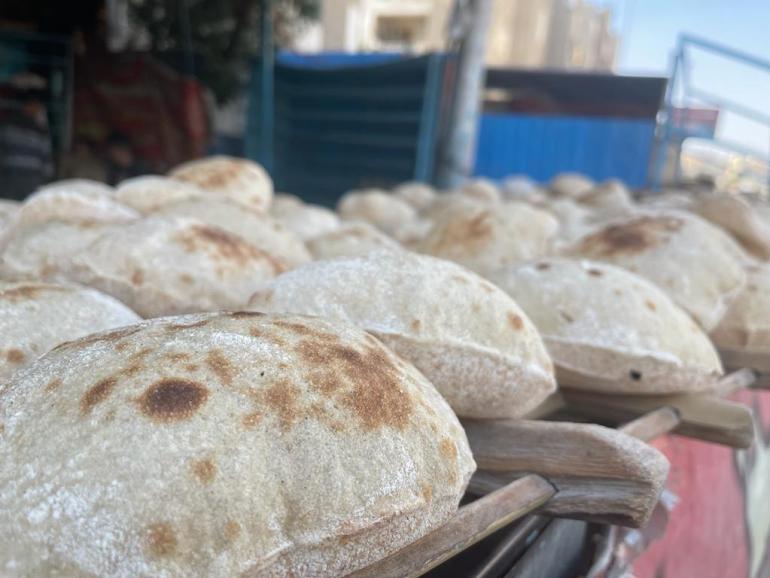 تحتاج الحكومة المصرية 10 ملايين طن قمح لإنتاج الخبز المدعم (مراسل الجزيرة نت)
