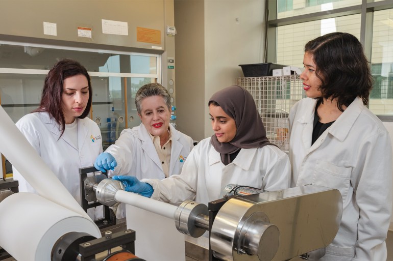 تشرف سوزانا على فريق بحثي متنوع في جامعة الملك عبد الله للعلوم والتقنية بالسعودية ( مؤسسة لوريال).