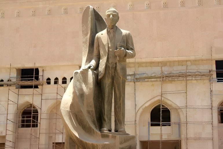 تماثيل ميشيل عفلق في بغداد حيث كان هناك تمثالين اثنين لميشيل عفلق مؤسس حزب البعث الأول أمام القيادة القومية للحزب في بغداد والثاني عند قبره قرب نفس المكان تمت إزالتها بعد عام 2003 من صفحه (قصور عراقيه ) على الفيسبوك