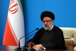 الراحل إبراهيم رئيسي يعد ثامن رئيس لإيران، وقد انتخب عام 2021 خلفا للرئيس حسن روحاني (وكالة الأنباء الأوروبية)