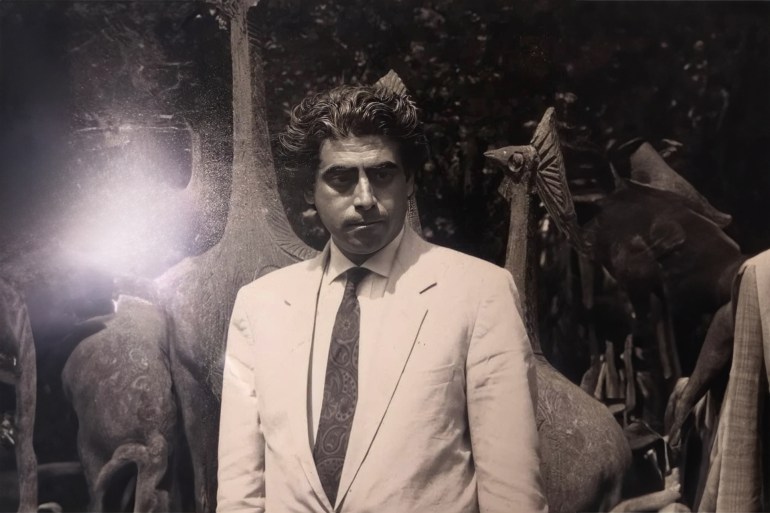 الشاعر عبد الأمير عندما بدأ عمله كمستشار لليونسكو بباريس 1988