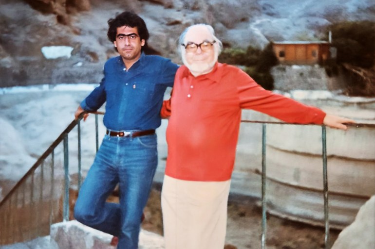 مع الشاعر الفرنسي أوجين غيوفيك في صهاريج عدن عام 1980