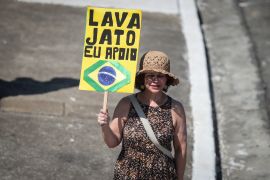 epa08651264 A woman holds a placard during a rally to shows the support to Java Lato operation in Sao Paulo, Brazil, 06 September 2020. Lava Jato, also known as Operation Car Wash, is a criminal investigation that uncovered a vast corruption scheme in the Brazilian state-owned Petrobras and led important politicians and businessmen from Brazil and Latin America to prison. EPA-EFE/FERNANDO BIZERRA