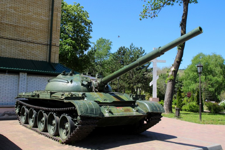 KISLOVODSK, RUSSIA - 2023/05/18: The Russian T-62 tank, which is used by the Army, is presented at the exhibition of military equipment in the Kislovodsk Historical Museum "Fortress" located in the city of Kislovodsk, Russian Federation. (Photo by Maksim Konstantinov/SOPA Images/LightRocket via Getty Images)