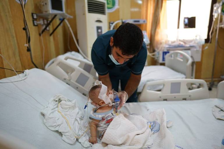 2 - سوريا - إدلب - ظروف استثنائية تعمل خلالها الكوادر الطبية شمال غربي سوريا لتقديم الرعاية للسكان