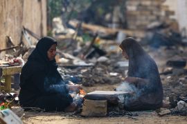 الاحتلال عرّض نساء غزة لمعاملة غير إنسانية ومهينة وفرض عليهن واقع البؤس والشقاء (الفرنسية)