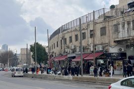 أسيل جندي، شارع السلطان سليمان بين بابي العامود والساهرة، عدد من المقدسيين يسيرون في شوارع المدينة(الجزيرة نت)