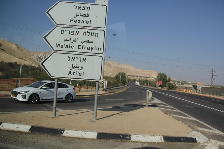 عاطف دغلس- شارع 90 قرب الذي يمر عبر اريحا ويستخدمه الاف الاسرائيليين يوميا شهد عديد من العمليات- الضفة الغربية- اريحا - شارع 90 الذي يمر عبر