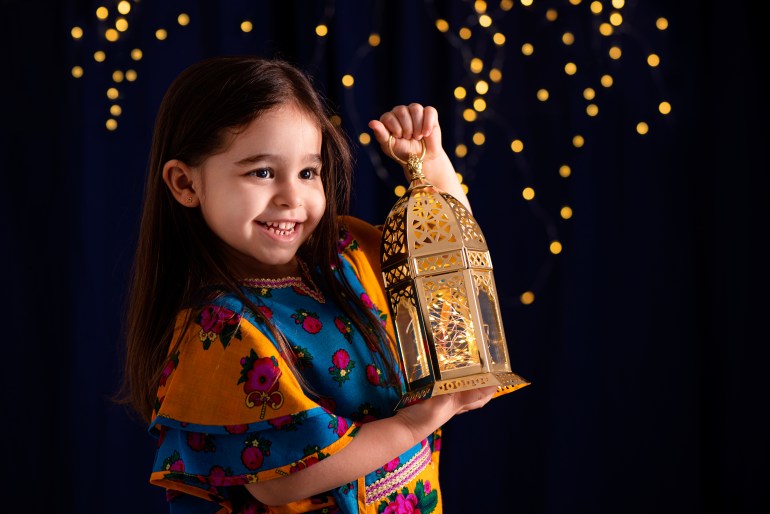 طفلة فانوس رمضان