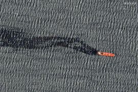 صورة جوية للسفينة روبيمار نظهر حجم التسرب منها (الفرنسية)
