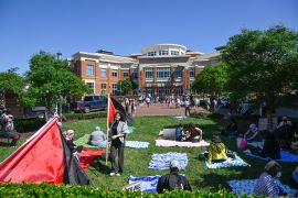 الاحتجاجات الطلابية في الجامعات الأميركية مستمرة رغم محاولات قمعها (الأناضول)