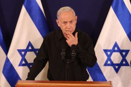 نتنياهو يواجه اتهامات داخلية وخارجية بسعيه لاستمرار الحرب على غزة (الفرنسية)