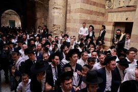 أكثر من 1600 مستوطن شاركوا الخميس الماضي في اقتحام المسجد الأقصى بمناسبة عيد الفصح اليهودي (الفرنسية)