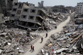 مبان في شمال قطاع غزة دمرها الاحتلال الإسرائيلي (رويترز)