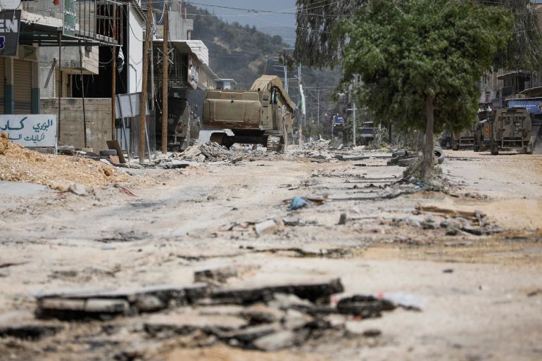 جرافات الاحتلال دمرت عدة منازل وبنى تحتية داخل مخيم نور شمس (رويترز)
