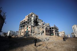أطلال الجامعة الإسلامية بغزة بعد أن دمرها الاحتلال الإسرائيلي في فبراير/شباط الماضي (رويترز)