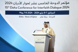 مدير مركز الدوحة الدولي لحوار الأديان إبراهيم بن صالح النعيمي خلال الجلسة الافتتاحية للمؤتمر الخامس عشر (الجزيرة)