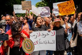 محامون تونسيون يحتجون على اعتقال عدد من زملائهم (وكالة الأناضول)