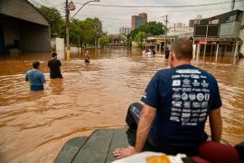 محاولات إنقاذ في المناطق المتضررة من الفيضانات في بورتو أليغري جنوب البرازيل (الفرنسية)