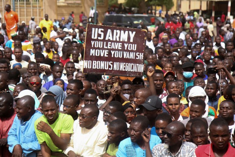 FILE PHOTO: Nigeriens gather in a street to protest against the U.S. military presence, in Niamey, Niger April 13, 2024. REUTERS/Mahamadou Hamidou/File Photo