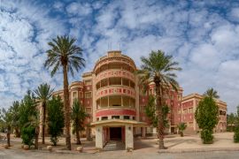 من المنتظر أن يتم تحويل القصر الأحمر الواقع شمال حديقة الفوطة في العاصمة السعودية الرياض إلى فندق في 2025 (الصحافة السعودية)
