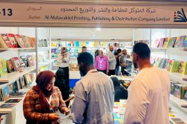 الحضور السوداني بين ناشر وزائر في معرض الدوحة للكتاب يحاول رسم مشهد بديل عن الحرب (الجزيرة)
